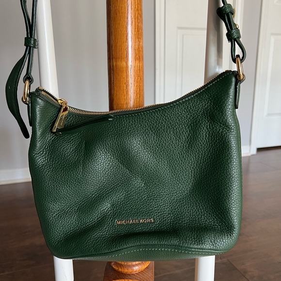 Emerald green leather Michael Kors small crossbody - Picture 1 of 4